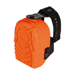 Ginocchiera da lavoro Kapriol in poliuretano arancione indossata al ginocchio con fascia elastica regolabile