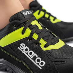Dettaglio tomaia scarpa di sicurezza Sparco Practice JOS con logo e design running