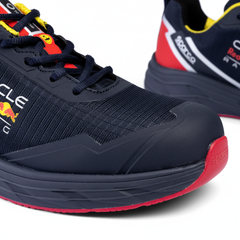 Dettaglio tomaia seamless RIP-STOP con rinforzi TPU della scarpa Sparco Keynes Red BullCoppia scarpe antinfortunistiche Sparco Teamwork Keynes Oracle Red Bull Racing